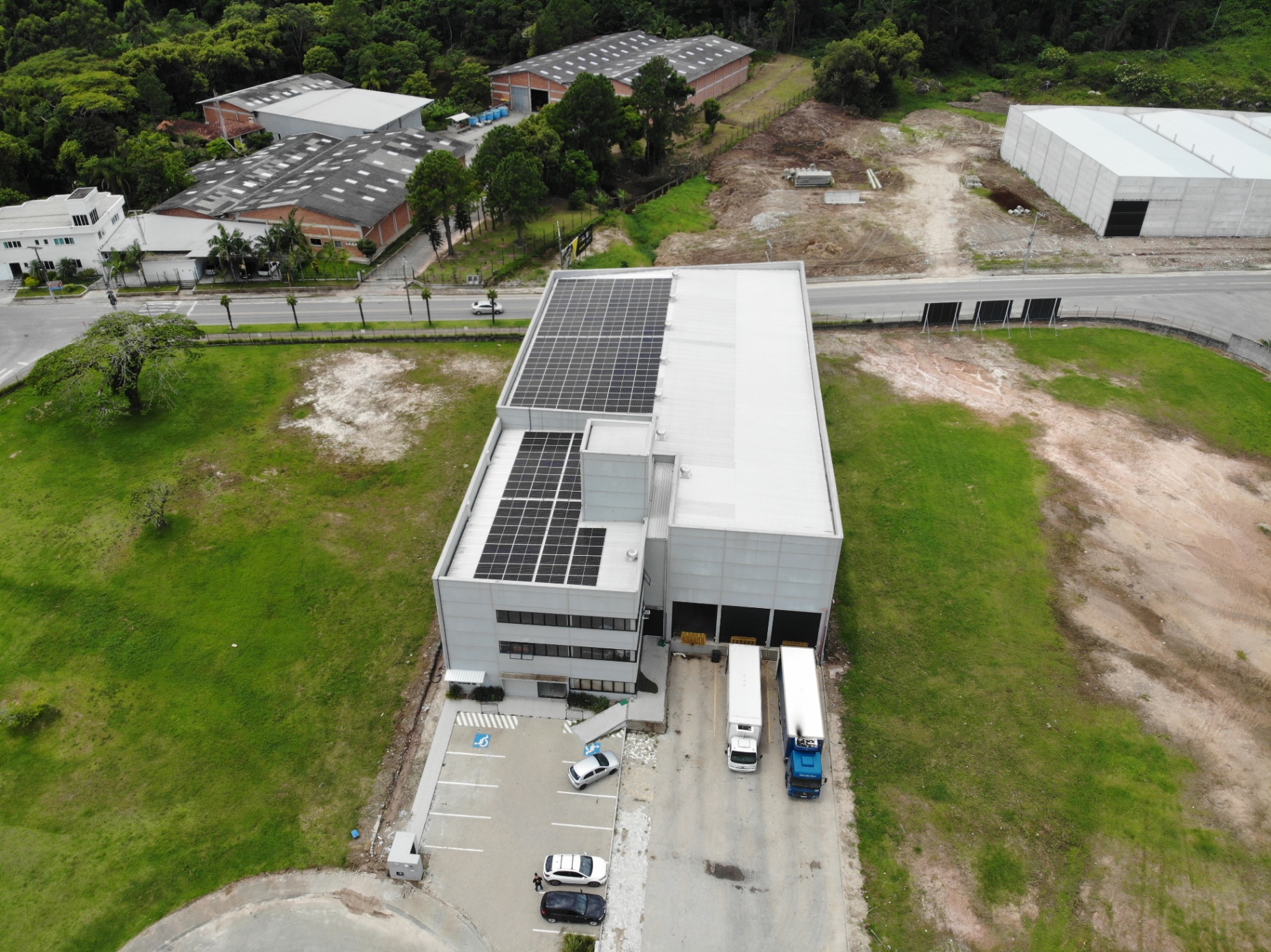 Instalação industrial Intex Solar — vista aérea